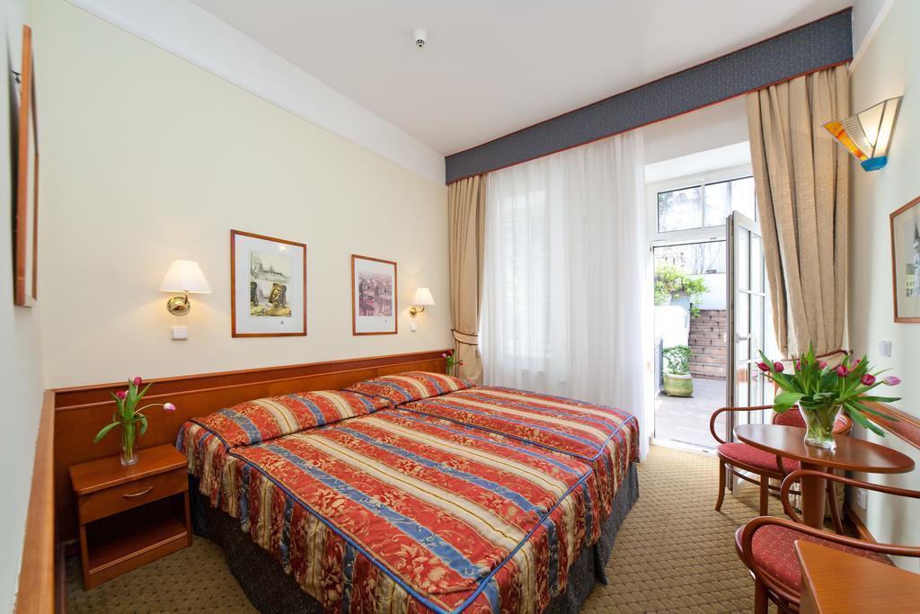 Отель Hotel 16 4*