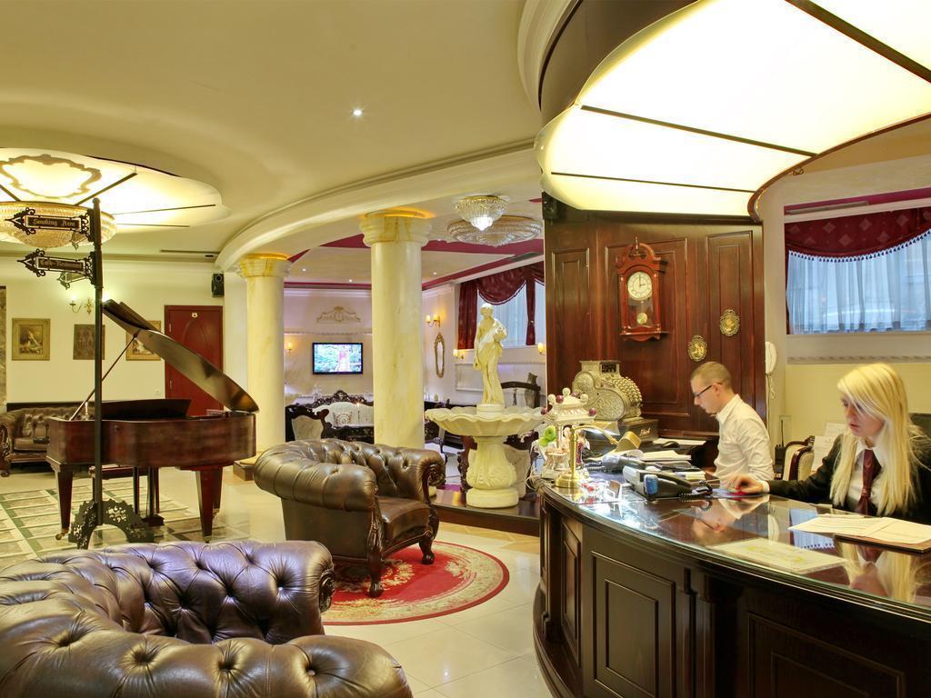 Отель Queen?S Astoria Design Hotel 4*