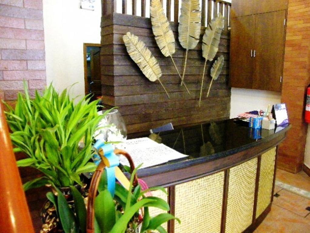 The Red Balcony Inn 2* суреті