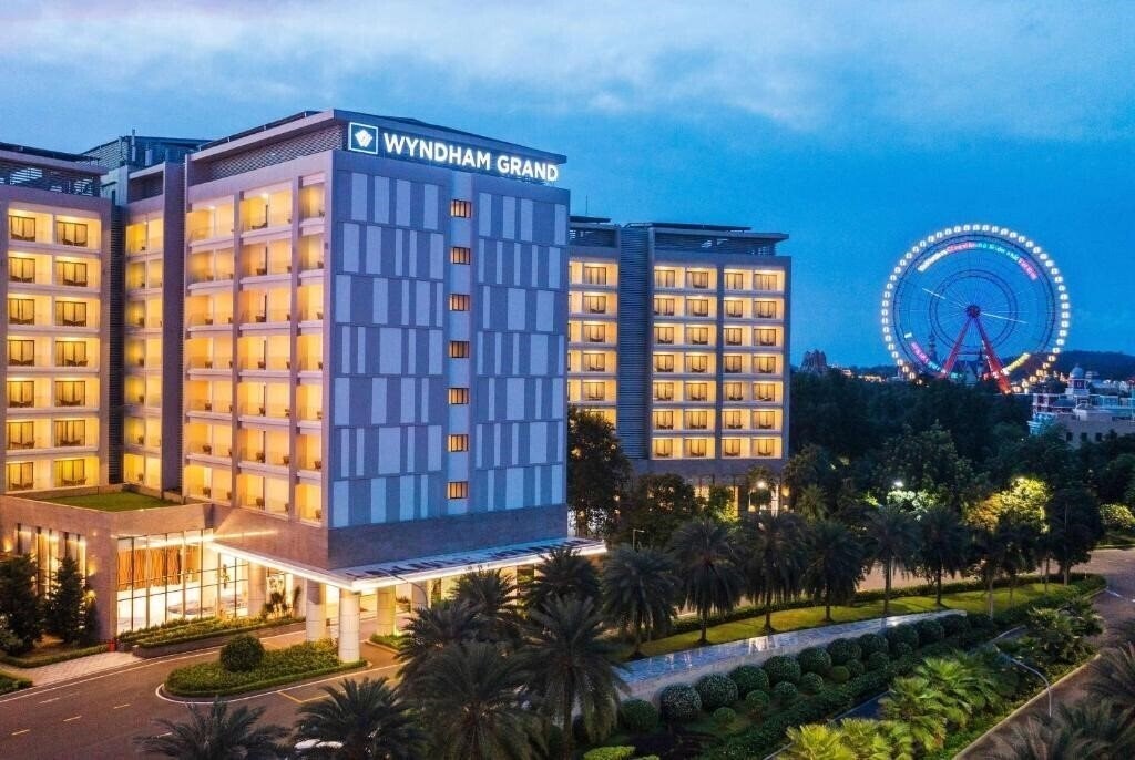 Отель Wyndham Grand Phu Quoc 5*